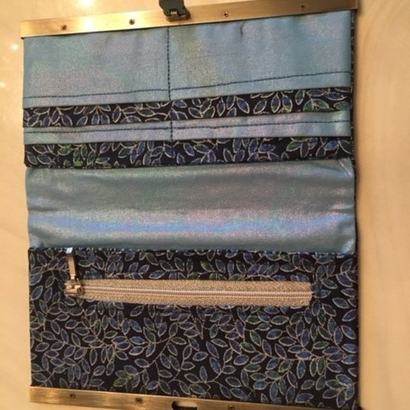 Handmade NEW - Women's Frame clutch Wallet zipper and card slots Blue Leaves - Picture 3 of 3